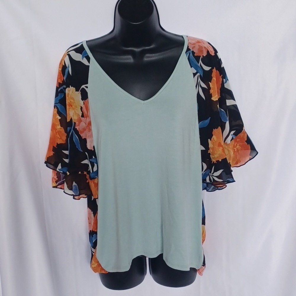 Promesa Sage green & floral flutter sleeves top size S